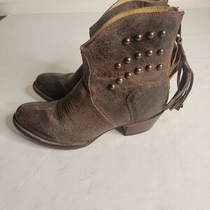 Shyanne Booties Sz 6.5 B Western Studded Fringe Distressed Boots
